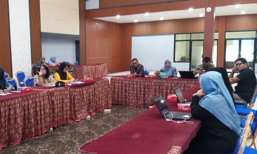 Kanwil Kemenkum kalbar menghadiri rapat yang diselenggarakan oleh Kanwil KemenHAM Kalimantan Tengah Wilayah Kerja Kalbar di Aula Soepomo Kanwil Kemenkum Kalbar, Jumat (6/2).