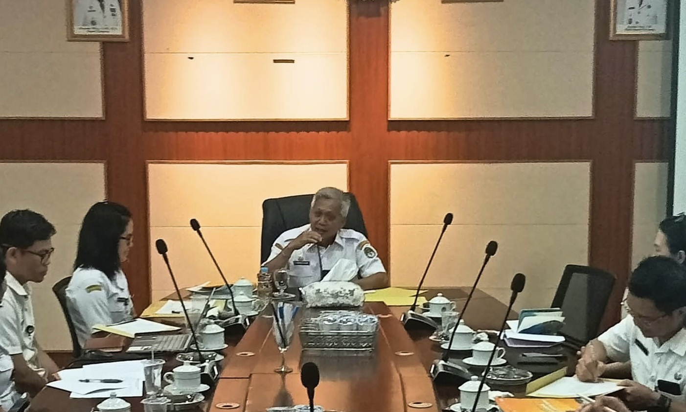 BNNK : Asisten Sekretaris Daerah Bidang Ekonomi dan Pembangunan, Syamsul Islami, memimpin rapat membahas pembentukan BNNK Ketapang beberapa waktu lalu.