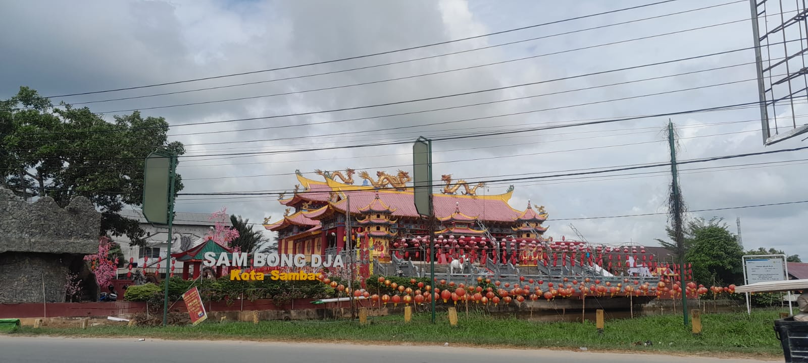 Klenteng Sam Bong Dja Sambas jelang Imlek 2026.