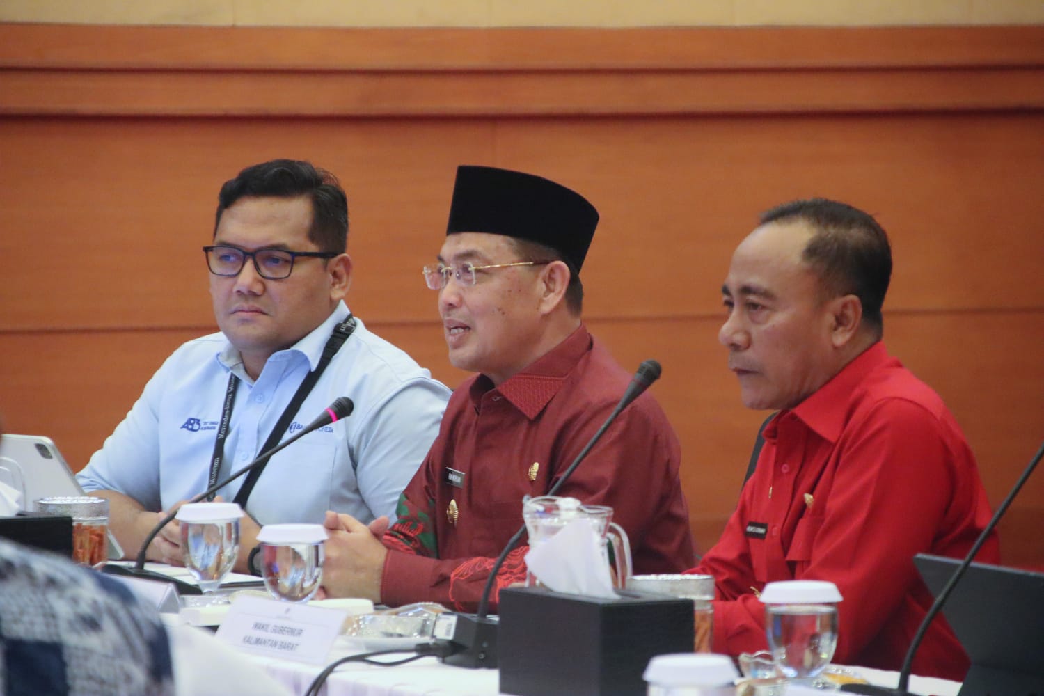 INFLASI: Gubernur Kalbar, Ria Norsan, Wagub Kalbar, Krisantus Kurniawan, dan Kakanwil Bank Indonesia Kalbar , Doni Septadijaya hadir pertemuan bahas inflasi.