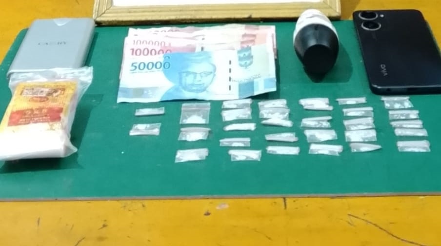 DIAMANKAN: Barang bukti sejumlah narkotika jenis sabu yang berhasil diamankan dari tangan H.