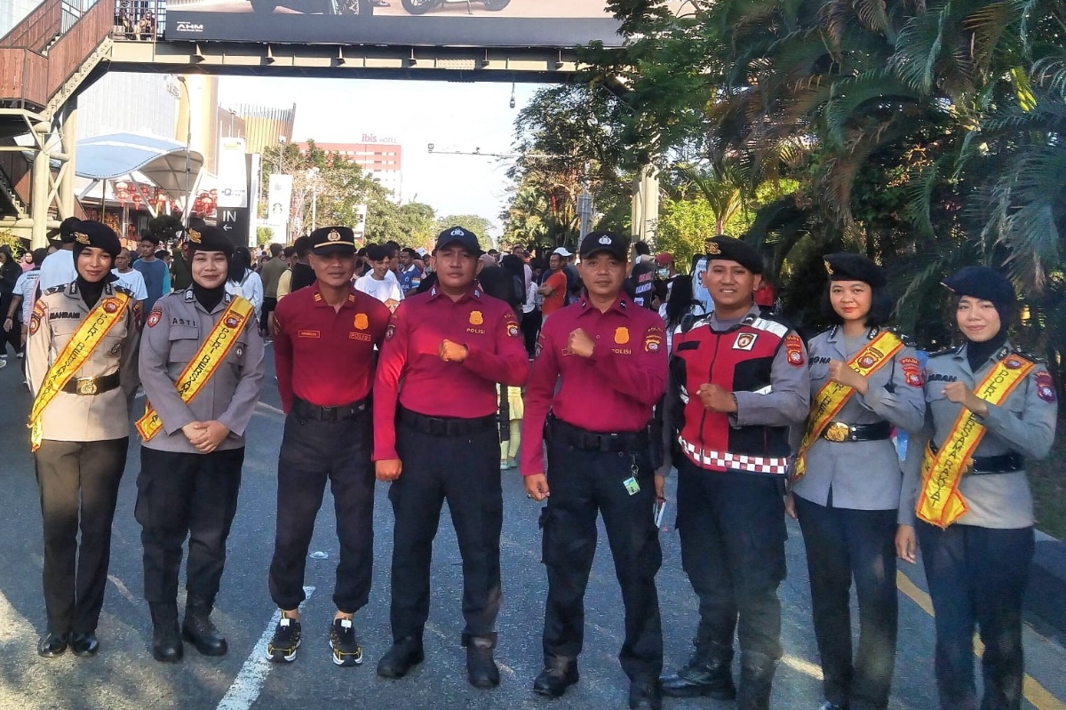 Subdit Wisata Ditpamobvit Polda Kalbar melaksanakan pengamanan di Car Free Day dan Area UMKM Pontianak pada Minggu (8/2).