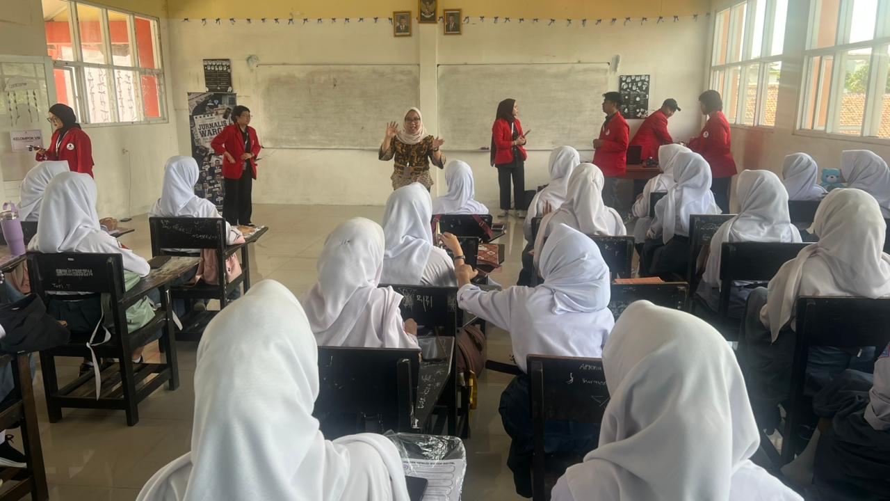 Program Magister (S2) Ilmu Komunikasi Universitas Mercu Buana menggelar kegiatan social volunteering di SMA Negeri 1 Jatiluhur, Purwakarta