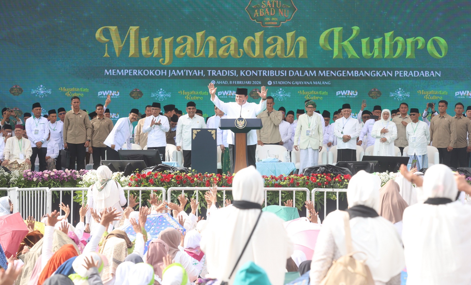 SATU ABAD NU: Presiden Prabowo saat menghadiri Mujahadah Kubro Satu Abad NU di Stadion Gajayana, Malang, Jawa Timur (8/2).