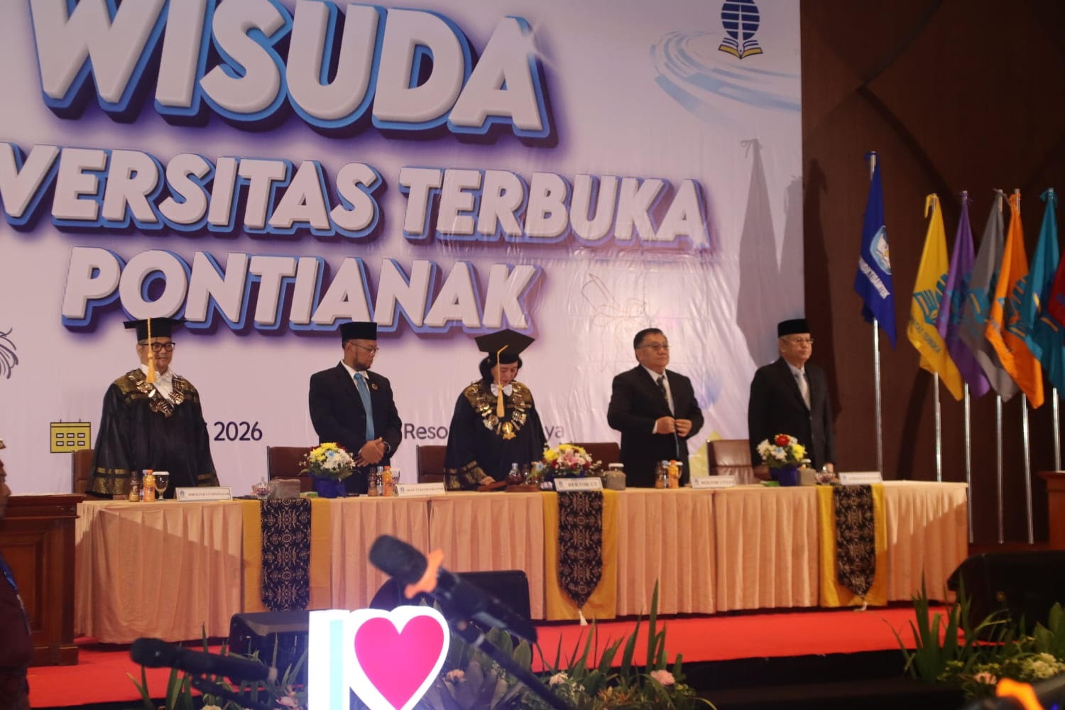 WISUDA: Sekretaris Daerah Provinsi Kalbar ,  Harisson, saat menghadiri Wisuda Universitas Terbuka (UT) Pontianak Tahun 2026.