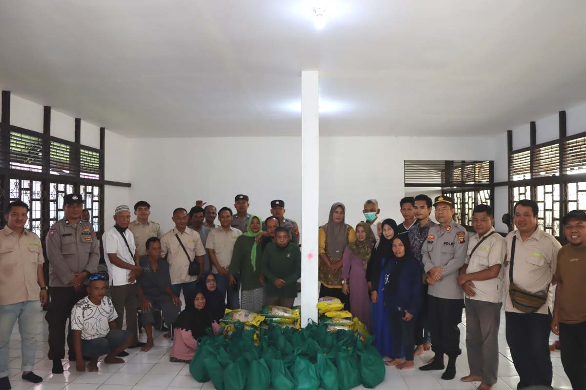 Polres Ketapang bersama KAWAN gelar baksos dalam rangka Hari Pers Nasional pada Senin (9/2).