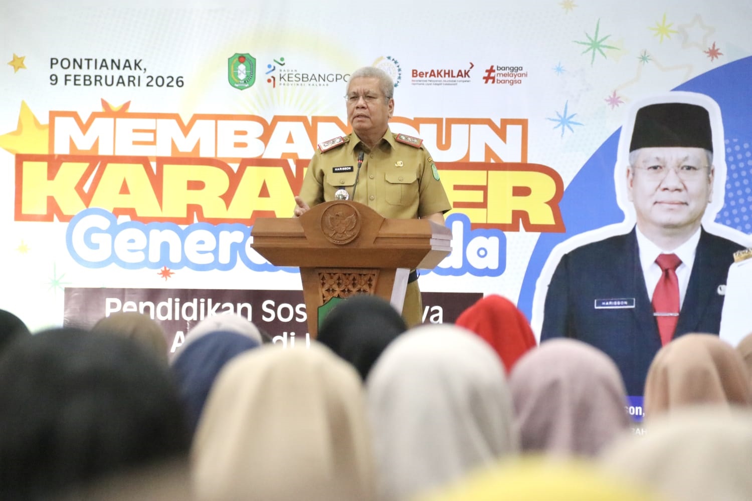 SAMBUTAN: Sekda Kalbar, Harisson saat menyampaikan sambutan  dialog tenaga pendidik dan orang tua murid PAUD bertema &ldquo;Membentuk Karakter Generasi Muda Sejak Dini Melalui Pendidikan Sosial, Budaya, dan