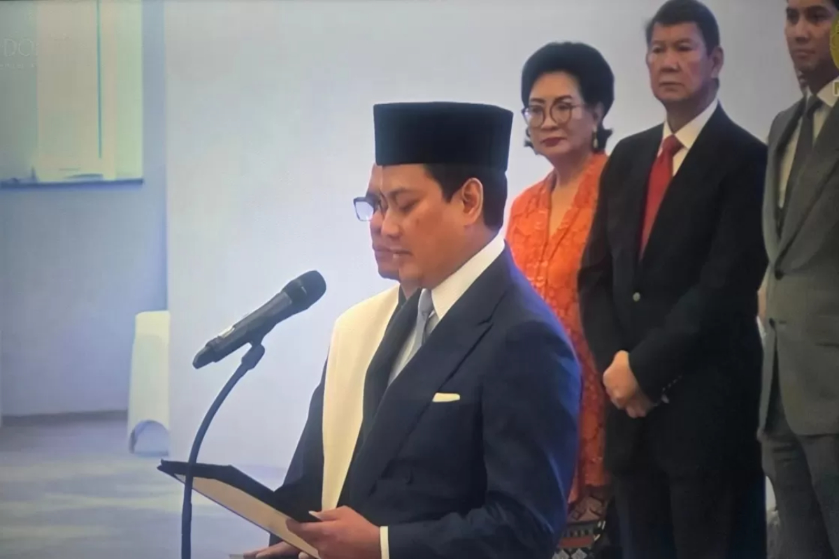 Thomas Djiwandono resmi dilantik sebagai Deputi Gubernur BI di Mahkamah Agung, Jakarta, Senin (9/2).