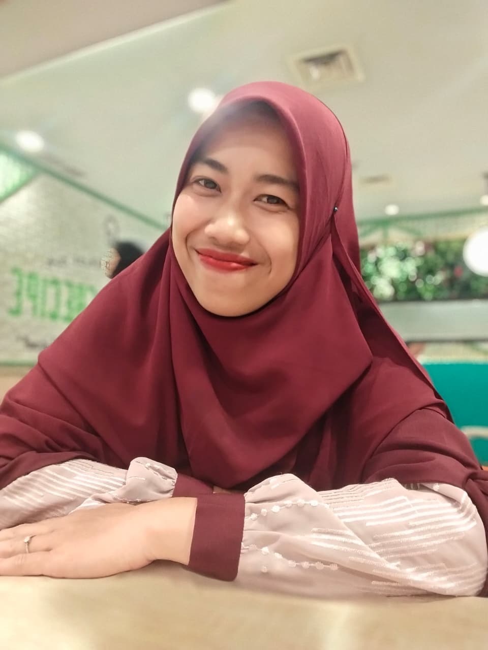 Dina Khairunnisa, S.E.I., M.H