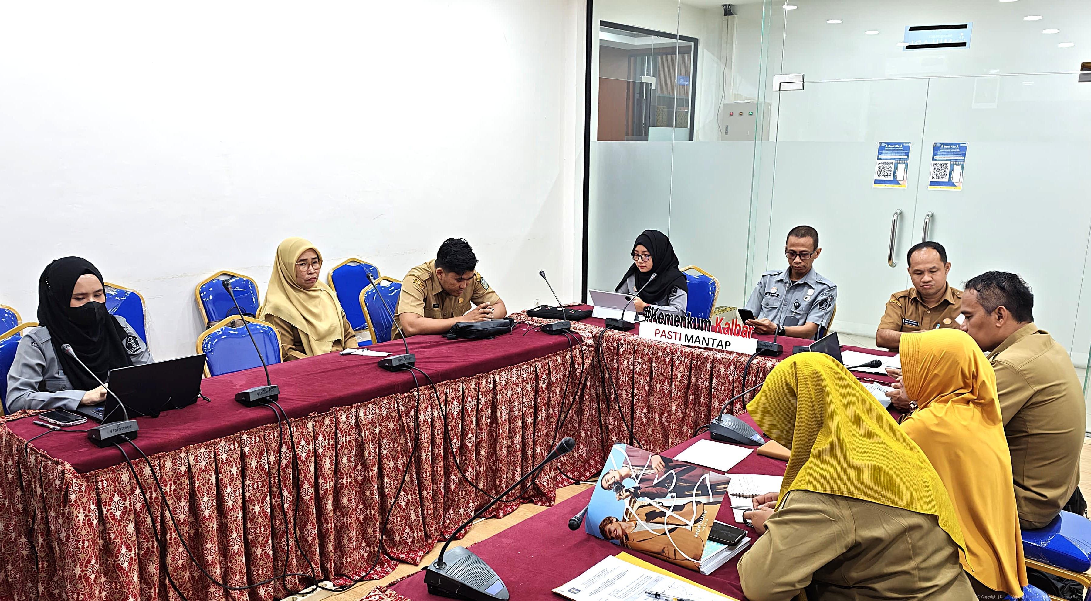 Kanwil Kemenkum Kalbar menggelar rapat harmonisasi Rapergub Kalbar pada Senin (2/3). 