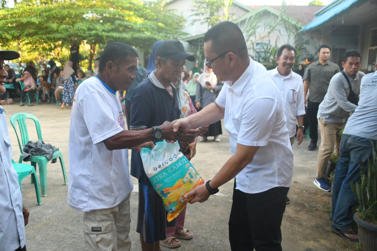 Gerakan Pangan Murah (GPM) yang digelar di Halaman Kantor Desa Pampang Harapan, Kecamatan Sukadana, Sabtu (28/2).