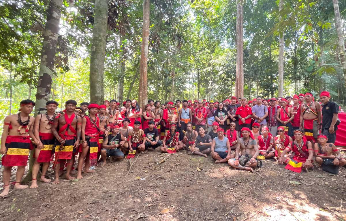 Tariu Borneo Bangkule Rajakng (TBBR) se tanah Dayak memberikan ultimatum Pemerintah Indonesia melalui Kepala Otorita Ibu Kota Nusantara (IKN). 