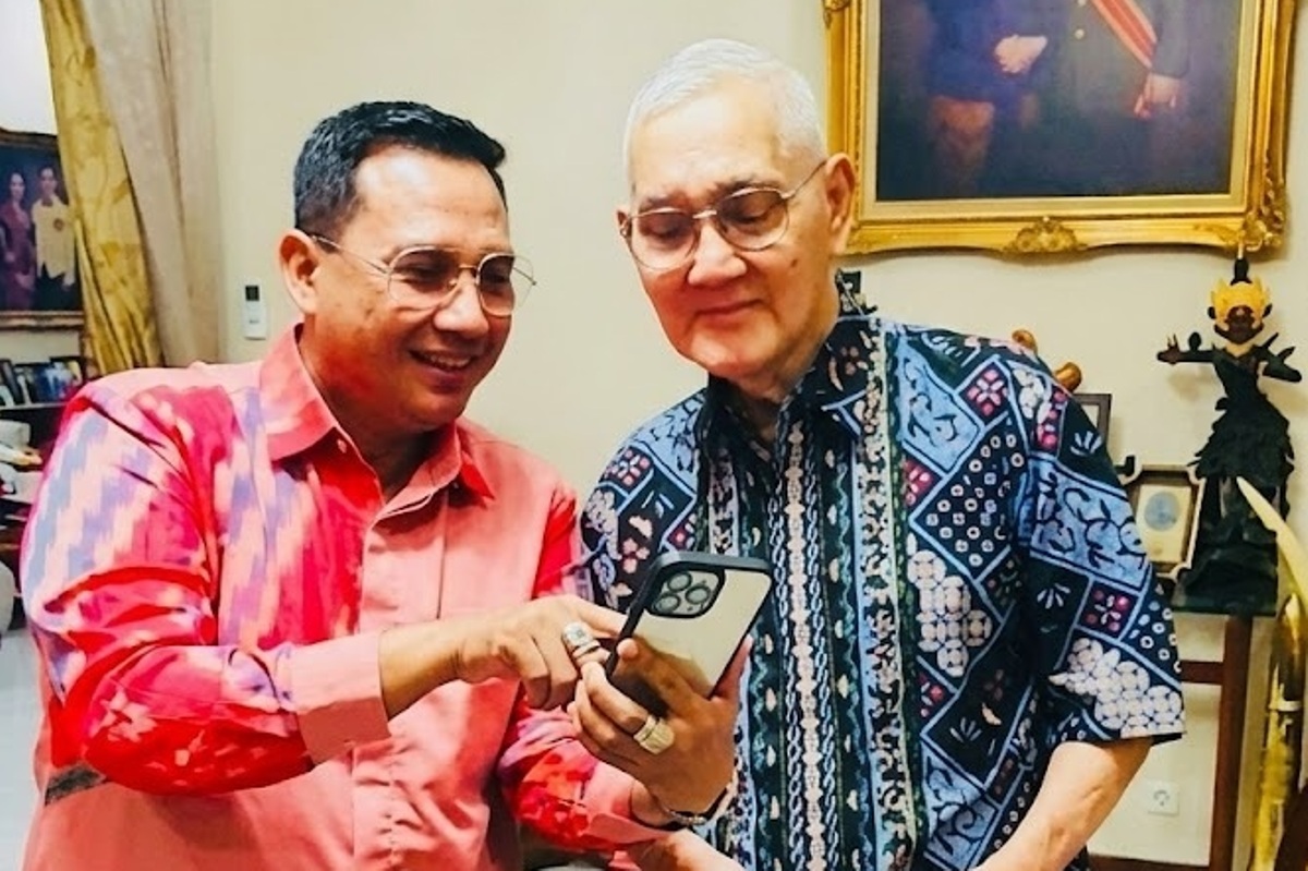 Mantan wakil presiden ke-6, Jenderal Purn Try Sutrisno (kanan).