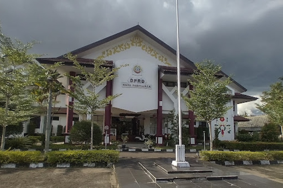 Gedung DPRD Kota Pontianak.