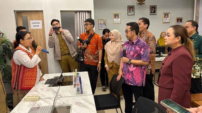 TINJAU MPP: Sekretaris Jenderal Kementerian PKP Didyk Choireol saat meninjau Mal Pelayanan Publik Pemkot Singkawang di Singkawang Grand Mall.