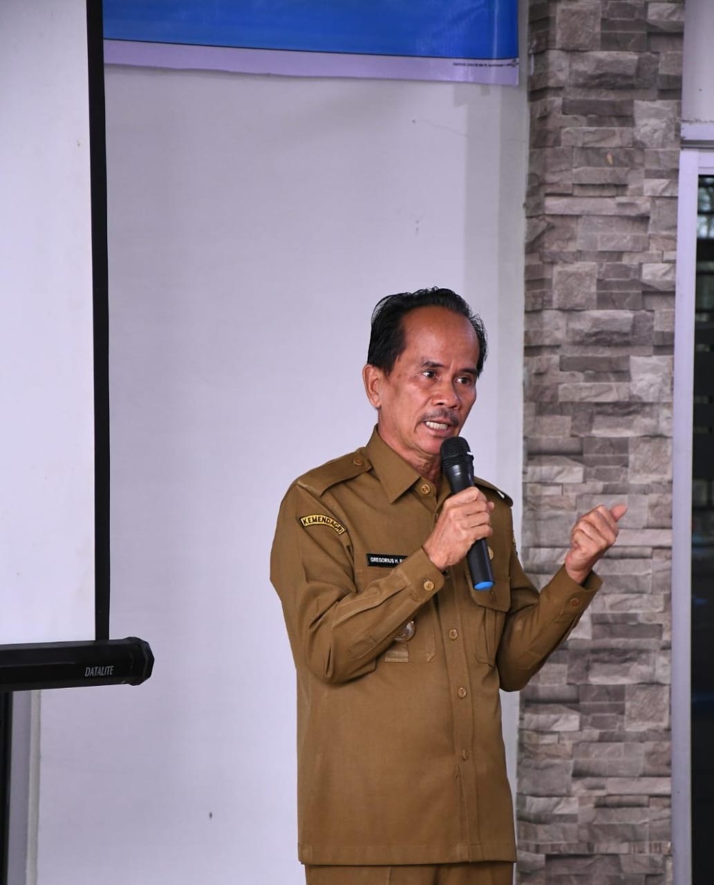 PERUMDA : Bupati Sintang, Gregorius Herkulanus Bala mengatakan secara hakikat pemilik sesungguhnya Perumda Tirta Senentang adalah para pelanggan.
