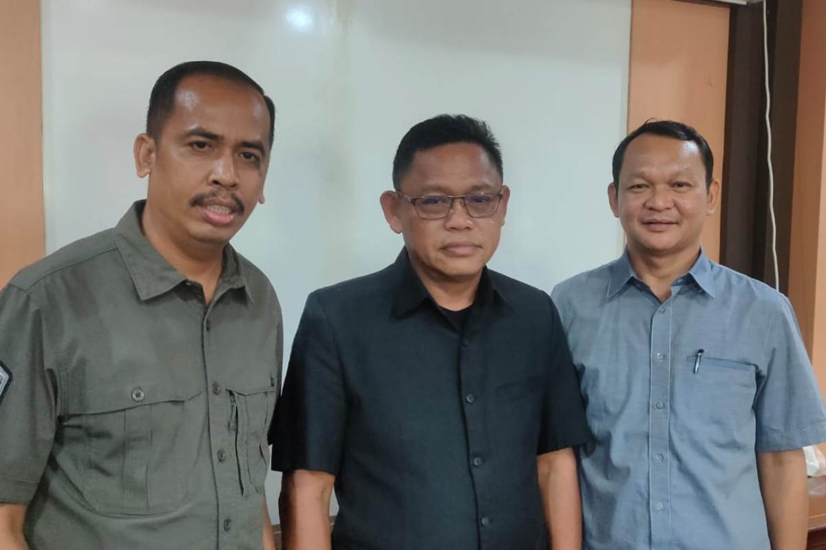 Komisi II DPRD Provinsi Kalimantan Barat melakukan raker dengan anggota dewan dari Sambas di ruangan komisi, Kamis (5/3).