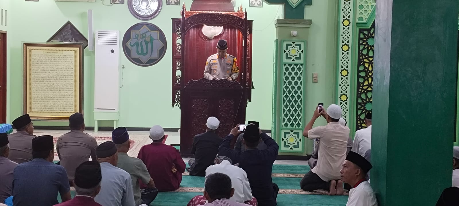 Kapolresta Pontianak lakukan Subuh Keliling, himbau warga jaga keamanan dan ketertiban Ramadan.