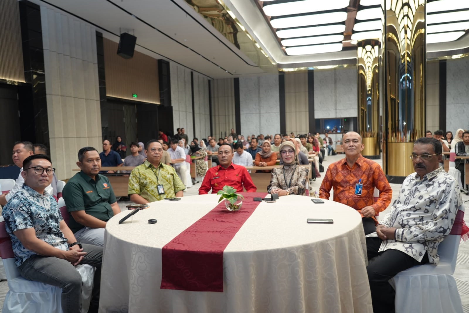 AKAD MASSAL: Wakil Gubernur Kalimantan Barat, Krisantus Kurniawan, S.IP., M.Si., saat menghadiri Akad Massal KPR Sejahtera FLPP di Hotel Golden Tulip Pontianak, Kamis (5/3).
