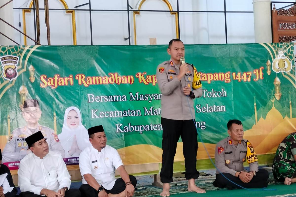 Kapolres Ketapang saat melaksanakan safari ramadan di Desa Pesaguan Kabuaten Ketapang pada Kamis (27/2). 