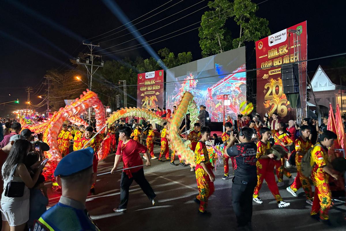 Kemeriahan Festival Lampion di Kota Singkawang pada Minggu (1/3) malam.