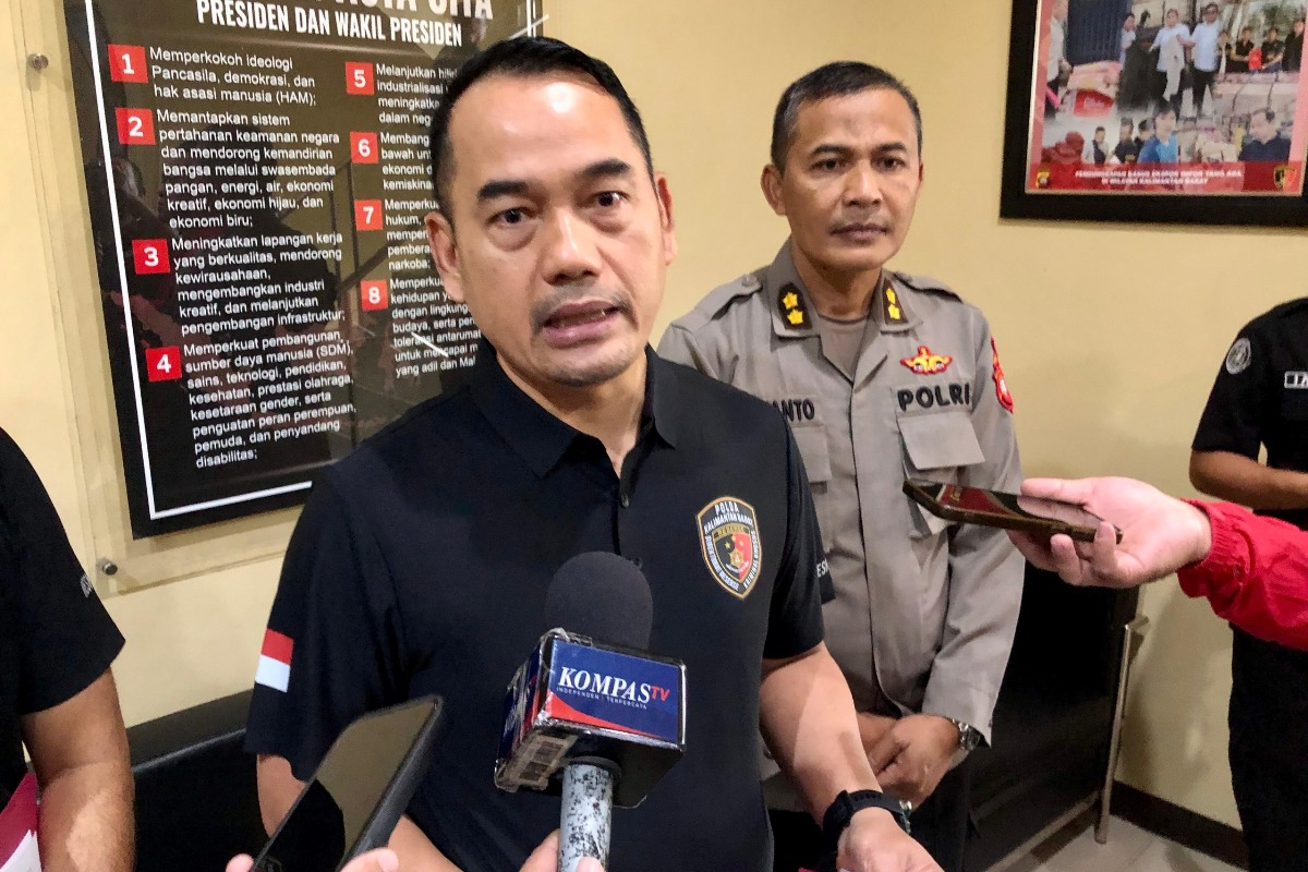 Dirreskrimsus Polda Kalbar, Kombes Pol Burhanuddin memberikan keterangan pers kepada awak media terkait perkembangan sejumlah kasus di Mapolda Kalbar, Jumat (6/3) pagi.