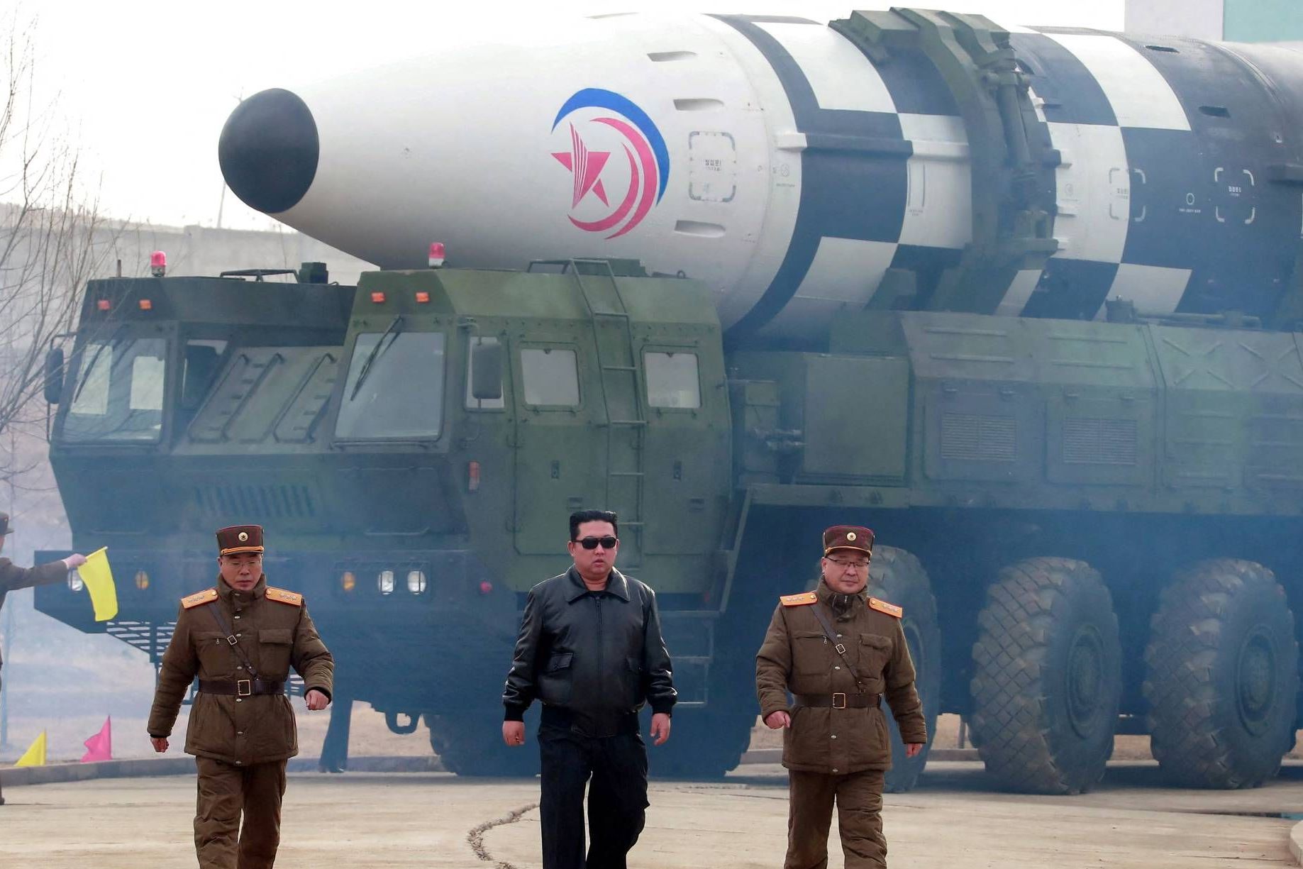 Pemimpin Korea Utara Kim Jong Un menyatakan negaranya siap memasok rudal kepada Iran jika diminta.