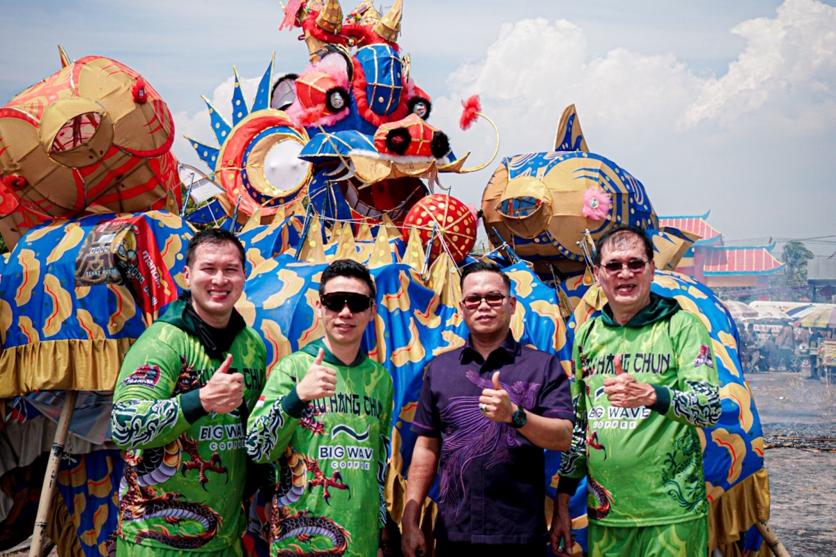 Kelompok Naga Pontianak Vois Dragon Sport menutup rangkaian perayaan Cap Go Meh dengan prosesi pembakaran naga di Komplek Yayasan Bhakti Suci (BTS), Sungai Raya, Rabu (4/3).