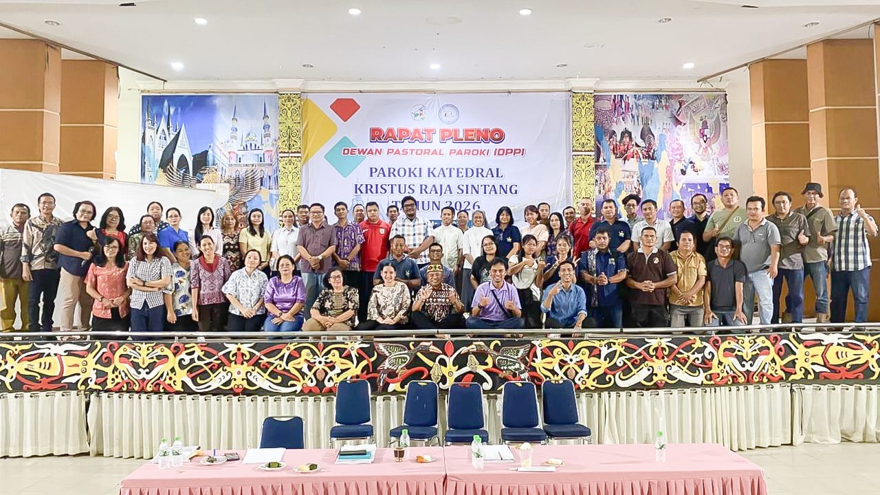 RAPAT PLENO: DPP Kristus Raja Katedral Sintang menyusun arah program pelayanan Gereja sepanjang 2026 melalui rapat pleno yang digelar di Balai Kenyalang.