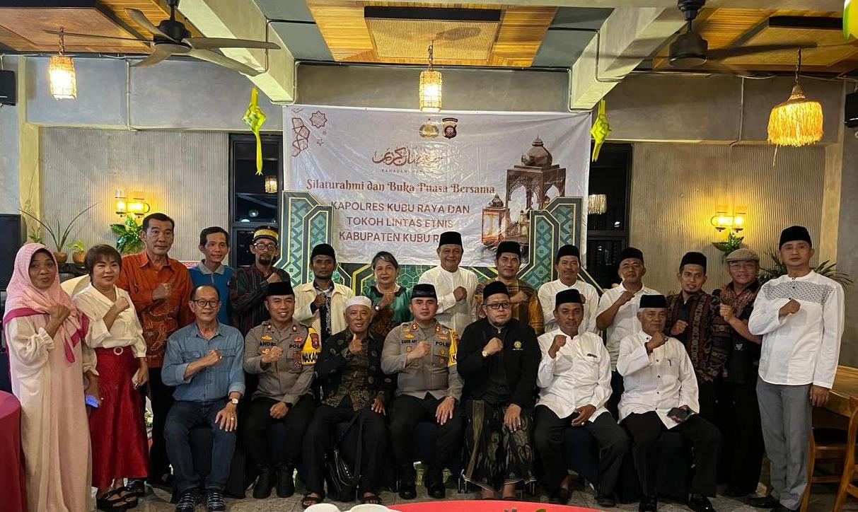 Buka puasa bersama Polres Kubu Raya bersama sejumlah tokoh lintas etnis pada Senin (2/3). 