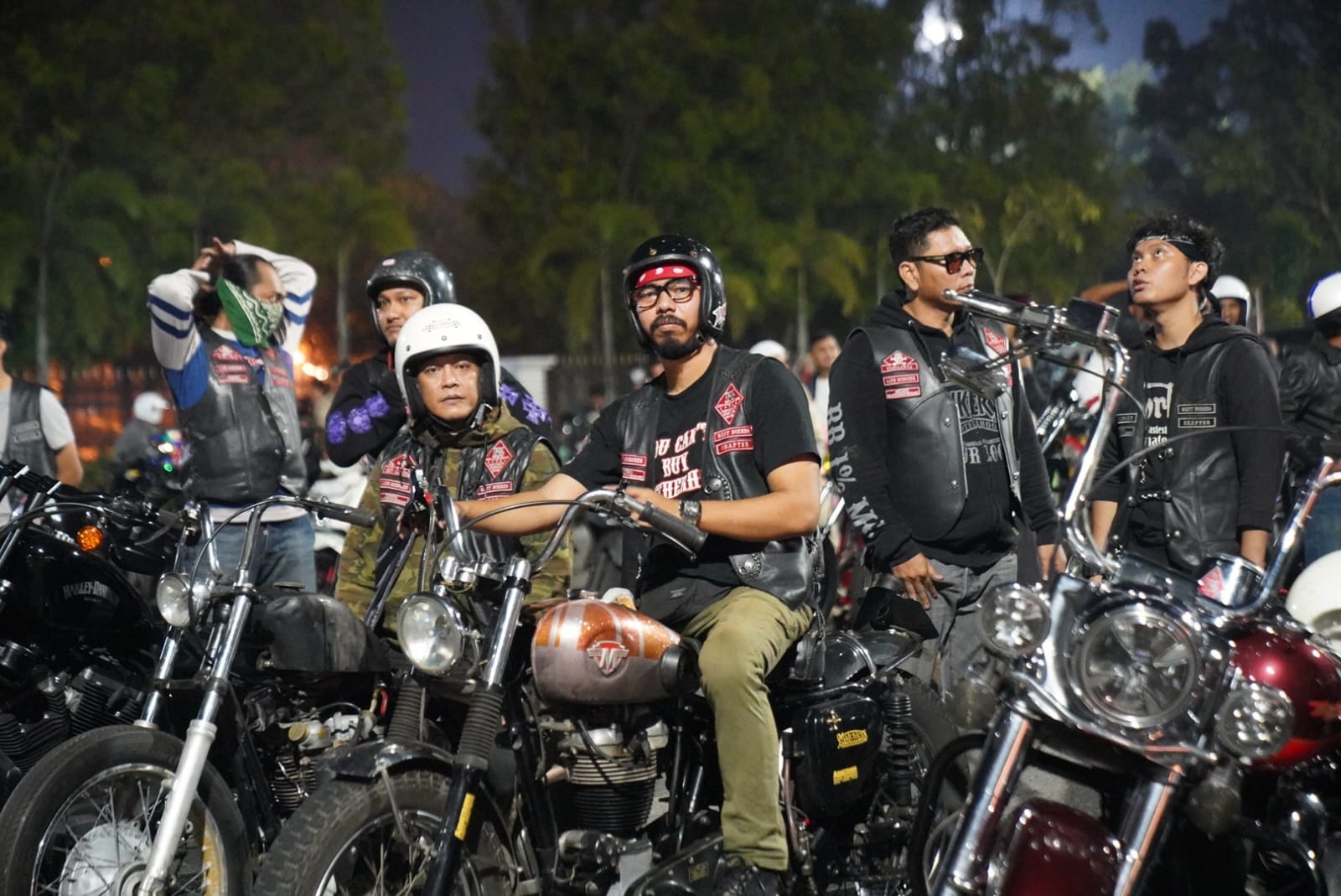 SAHUR: Ribuan bikers mengikuti kegiatan Sahur On The Road IMI Kalbar yang dimulai dan finis di depan Alun-Alun Kapuas, Minggu (8/3) dini hari.