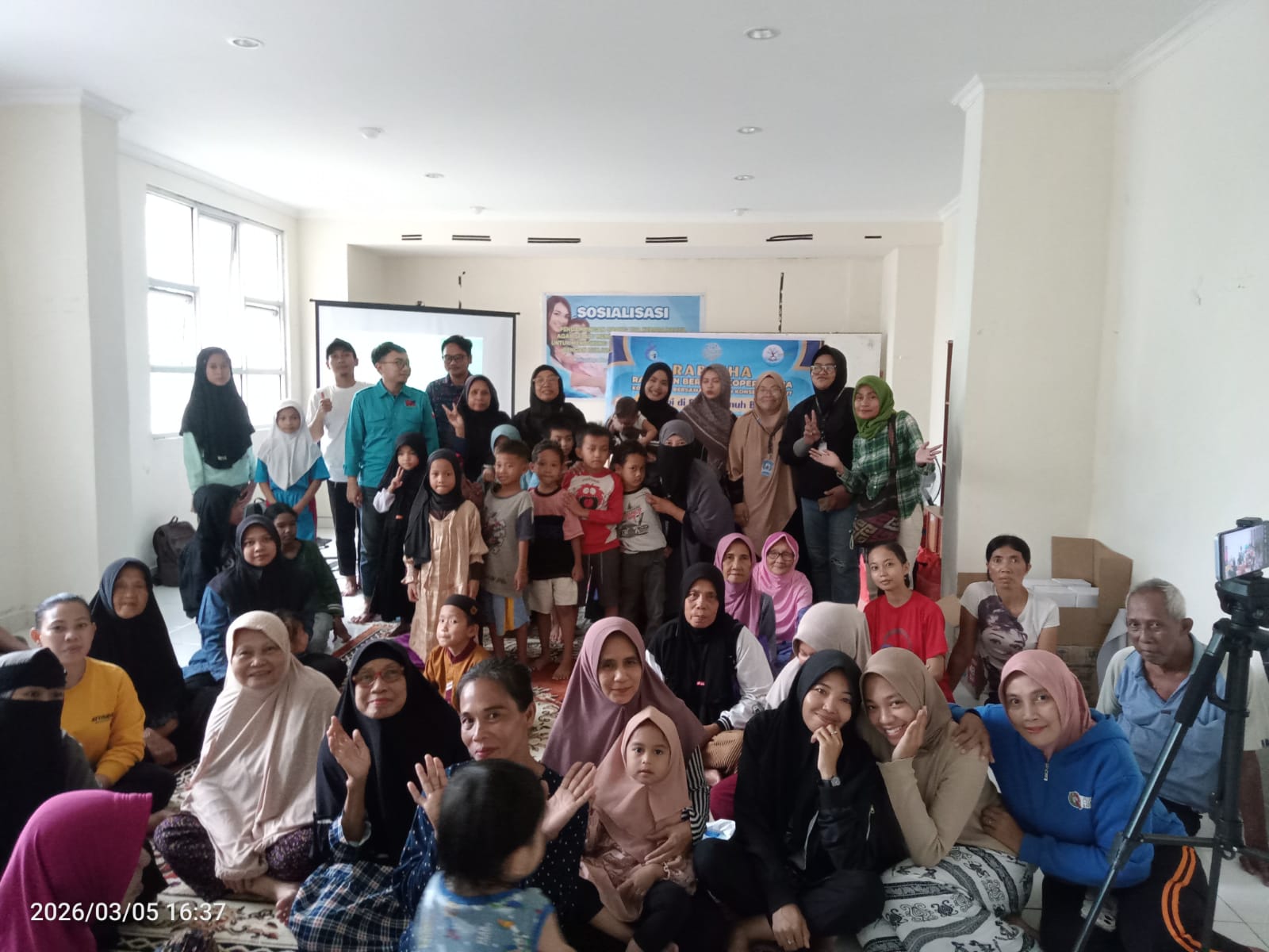 Warga Rusunawa Harapan Jaya mengikuti edukasi pengelolaan sampah berbasis nilai Islam di Pontianak Selatan, Kamis (5/3/2026). (DOK PANITIA)