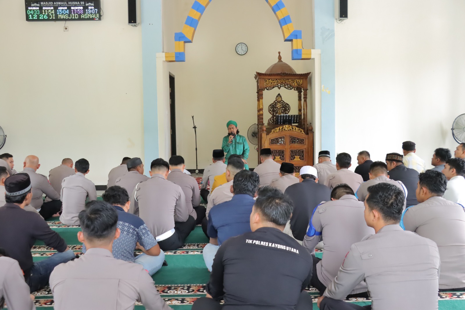 Safari dakwah bersama KH Abdurrahman Yusuf di Masjid Asmaul Husna Polres Kayong Utara diikuti personel Polres Kayong Utara sebagai bagian dari pembinaan rohani dan mental di bulan Ramadan.
