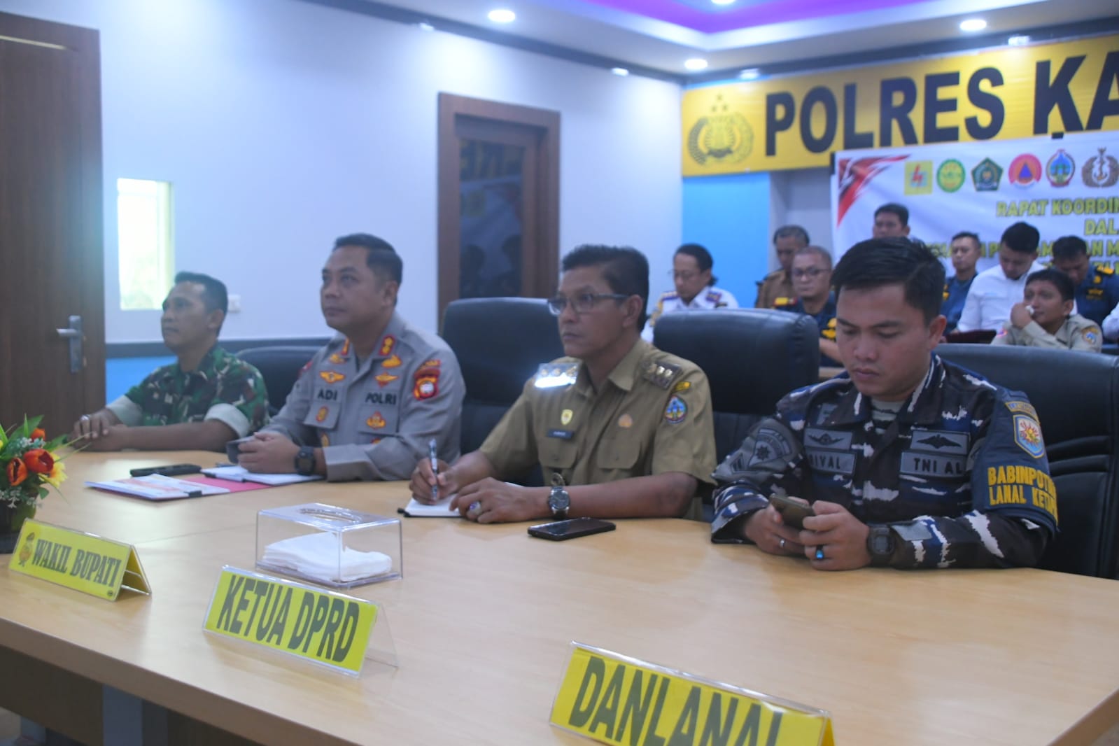 RAKOR : Rapat Koordinasi Lintas Sektoral Operasi Kepolisian Terpusat Ketupat Kapuas 2026 dengan Kapolda Kalimantan Barat.