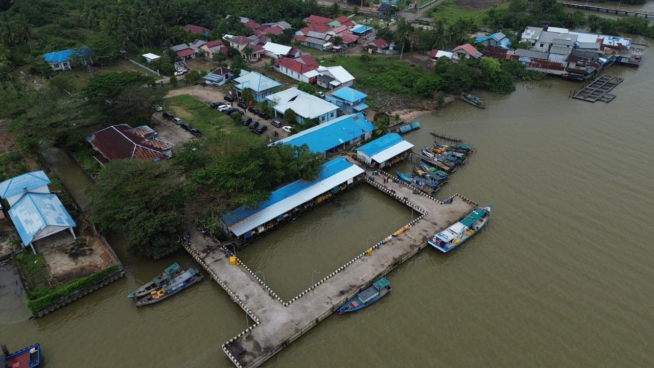 PELABUHAN PERIKANAN: Sejumlah kapal bersandar di Pelabuhan Perikanan Sukabangun.
