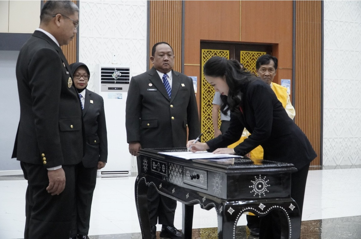 Pelantikan dan pengambilan sumpah Jabatan Notaris Provinsi Kalimantan Barat di Kanwil Kemenkum Kalbar (9/3).