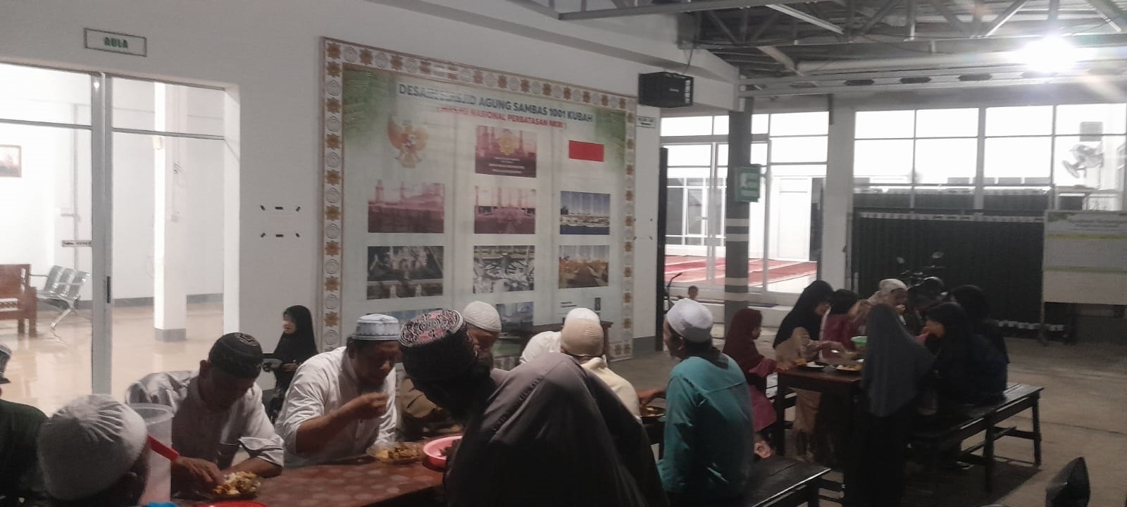 BUKBER: Suasana peringatan malam Nuzulul Quran dan bukber di Masjid 1001 Kubah.