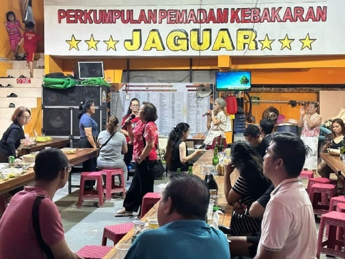 SILATURAHMI: Pemadam Kebakaran Jaguar Sungai Pinyuh melaksanakan silaturahmi Imlek.