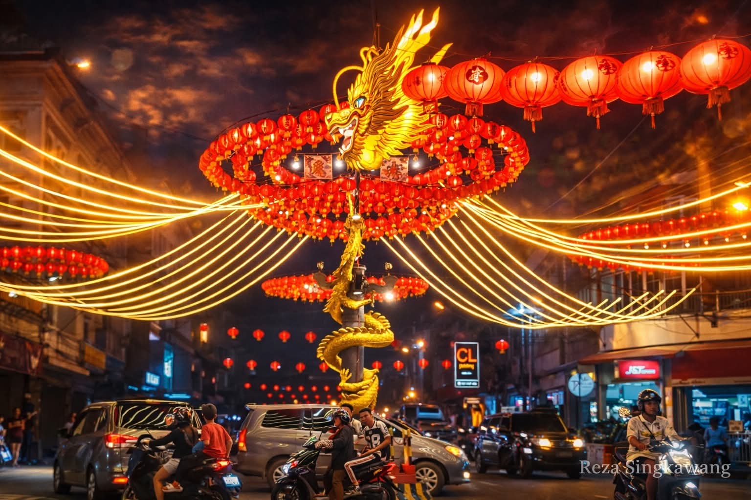 Gemerlap lampion menerangi malam perayaan Cap Go Meh 2026 di Kota Singkawang. Ribuan cahaya merah menggantung indah di sepanjang jalan, menghadirkan suasana hangat, meriah, dan penuh makna tradisi.