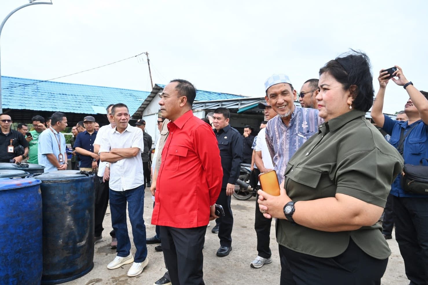 TINJAU : Wagub Kalbar, Krisantus Kurniawan, meninjau pelabuhan perikanan di Sukabangun, Ketapang beberapa waktu lalu.