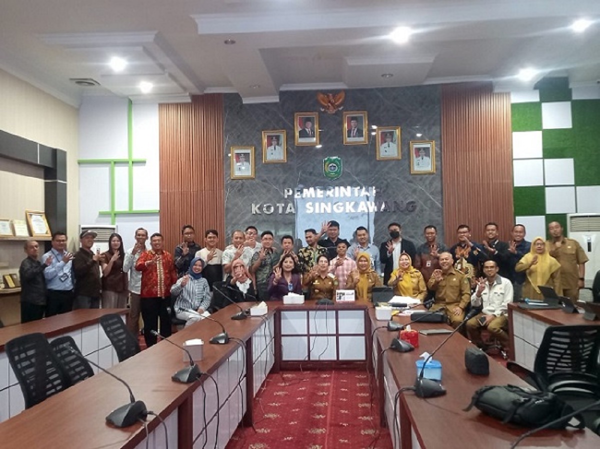 RAKOR: Rapat koordinasi terkait pembangunan rumah subsidi bagi MBR yang digelar di Ruang Rapat Wali Kota Singkawang, Selasa (10/3). 