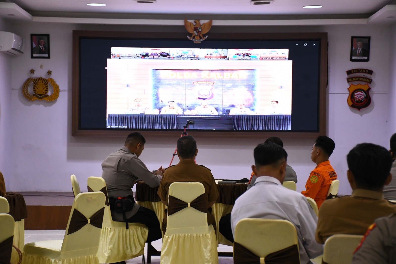 KOORDINASI : Gelar rapat koordinasi lintas sektoral Operasi Kepolisian Terpusat &ldquo;Ketupat Kapuas 2026&rdquo; untuk mematangkan koordinasi lintas sektor menjelang Idul Fitri 1447 Hijriah atau Lebaran 2026.