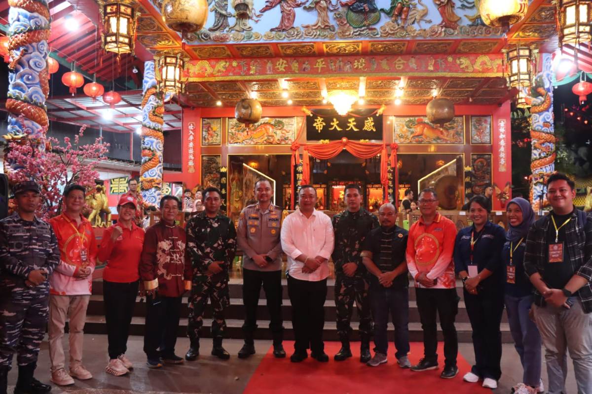 Puncak perayaan Cap Go Meh 2577 di Kabupaten Ketapang pada Selasa malam (4/3). 