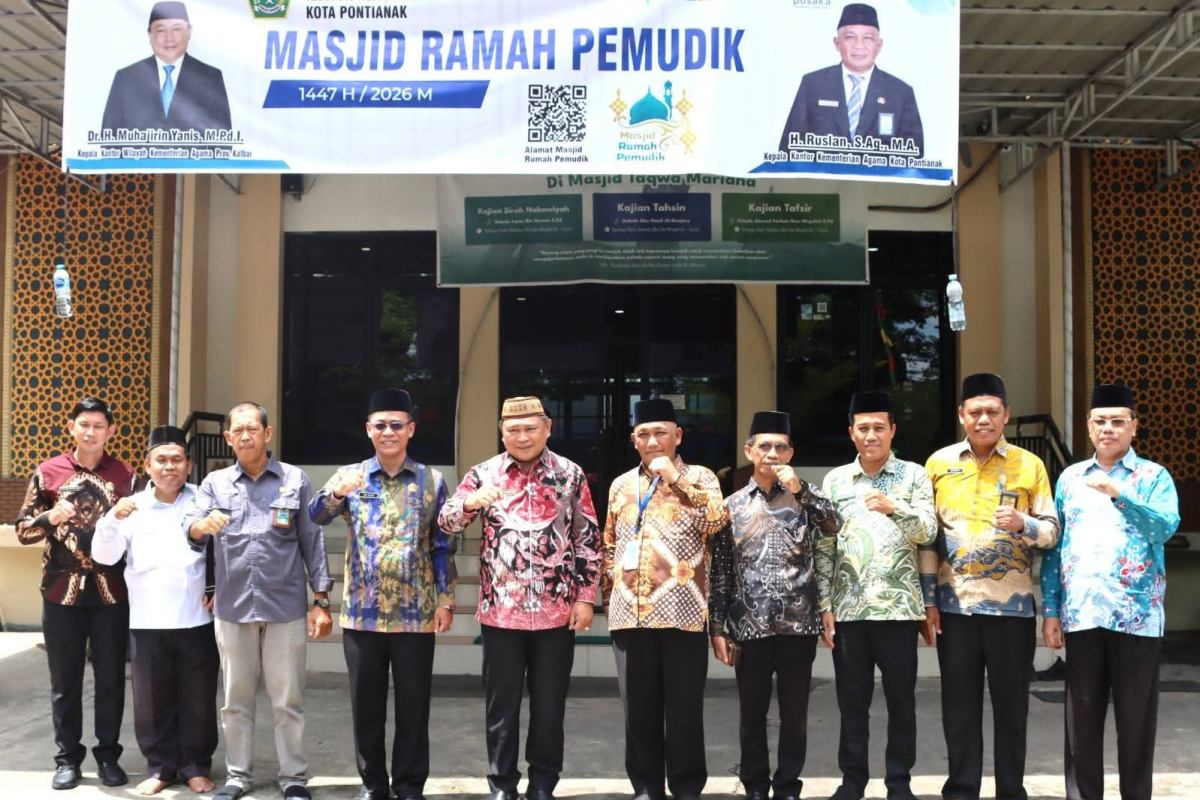 Kepala Kanwil Kemenag Kalbar, Muhajirin Yanis meninjau langsung lokasi Kick-off Program Masjid Ramah Pemudik Idul Fitri 1447 H, salah satunya Masjid Attaqwa Maryana Kota Pontianak, Rabu (11/3).