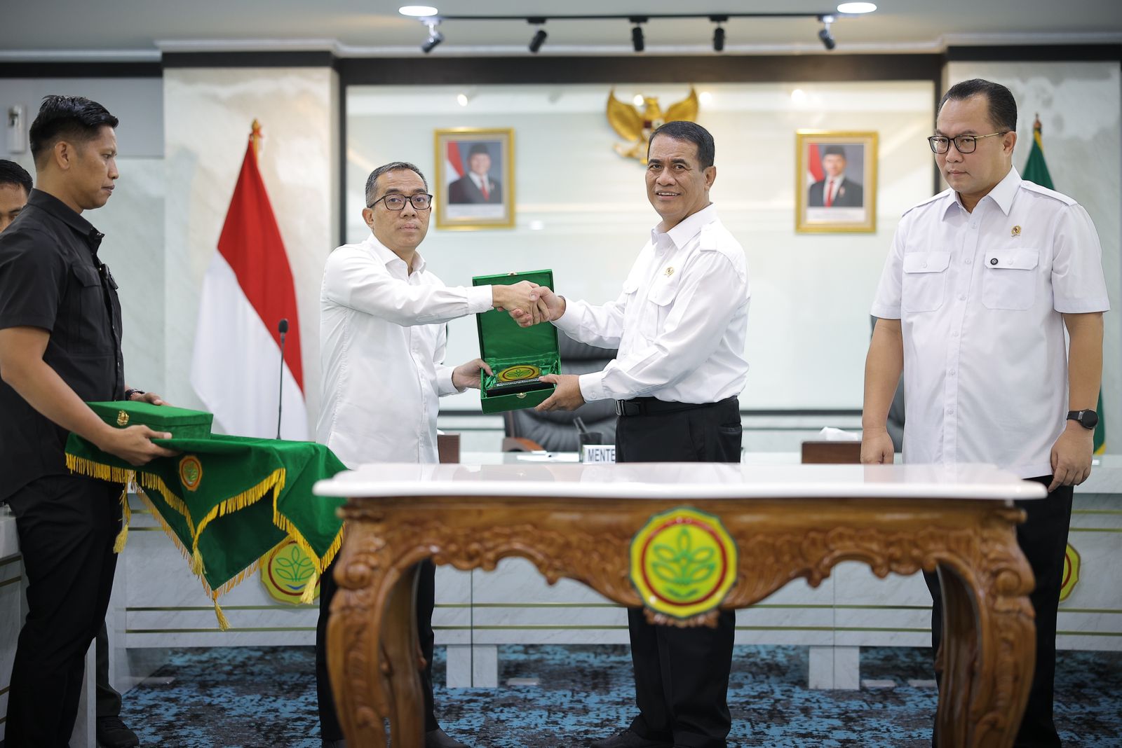 Penandatanganan kerja sama Kementerian Pertanian dan BRIN, terkait swasembada pangan.