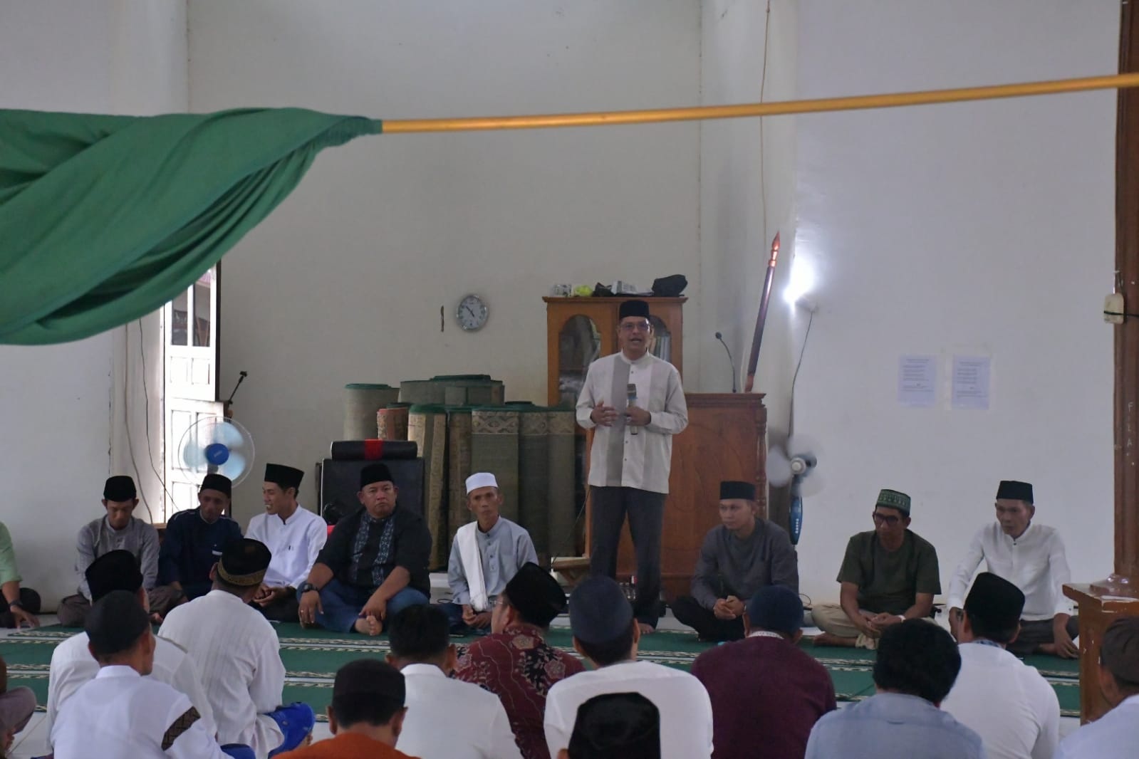 SAFARI : Wakil Bupati Kayong Utara, Amru Chanwari, melaksanakan Safari Ramadan di Desa Matan Jaya, Kecamatan Simpang Hilir..