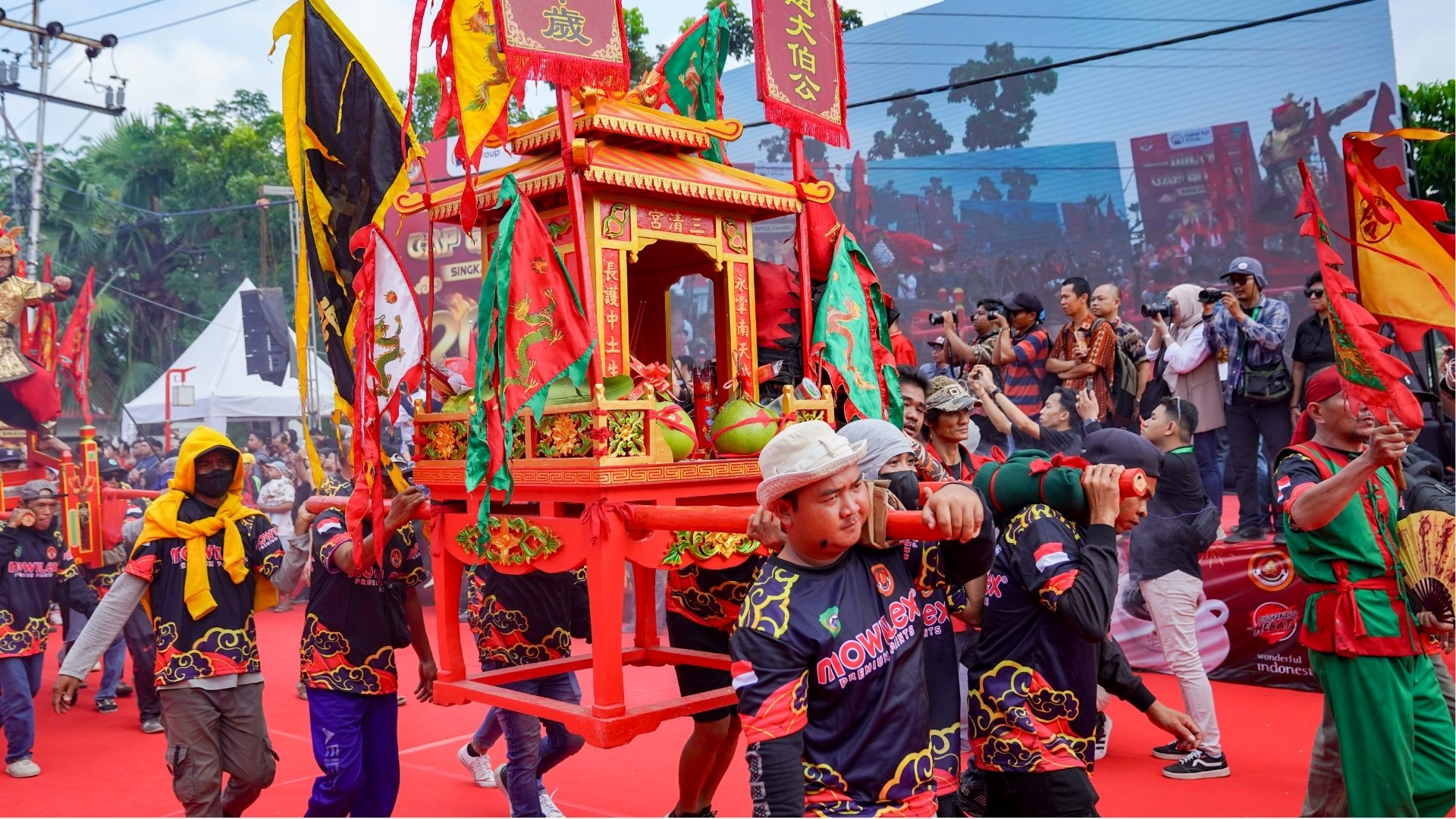 Suasana Festival Cap Go Meh 2026 di Kota Singkawang yang dipadati masyarakat dan wisatawan, menampilkan kemeriahan tradisi serta kekayaan budaya Tionghoa yang telah menjadi bagian identitas Singkawag.