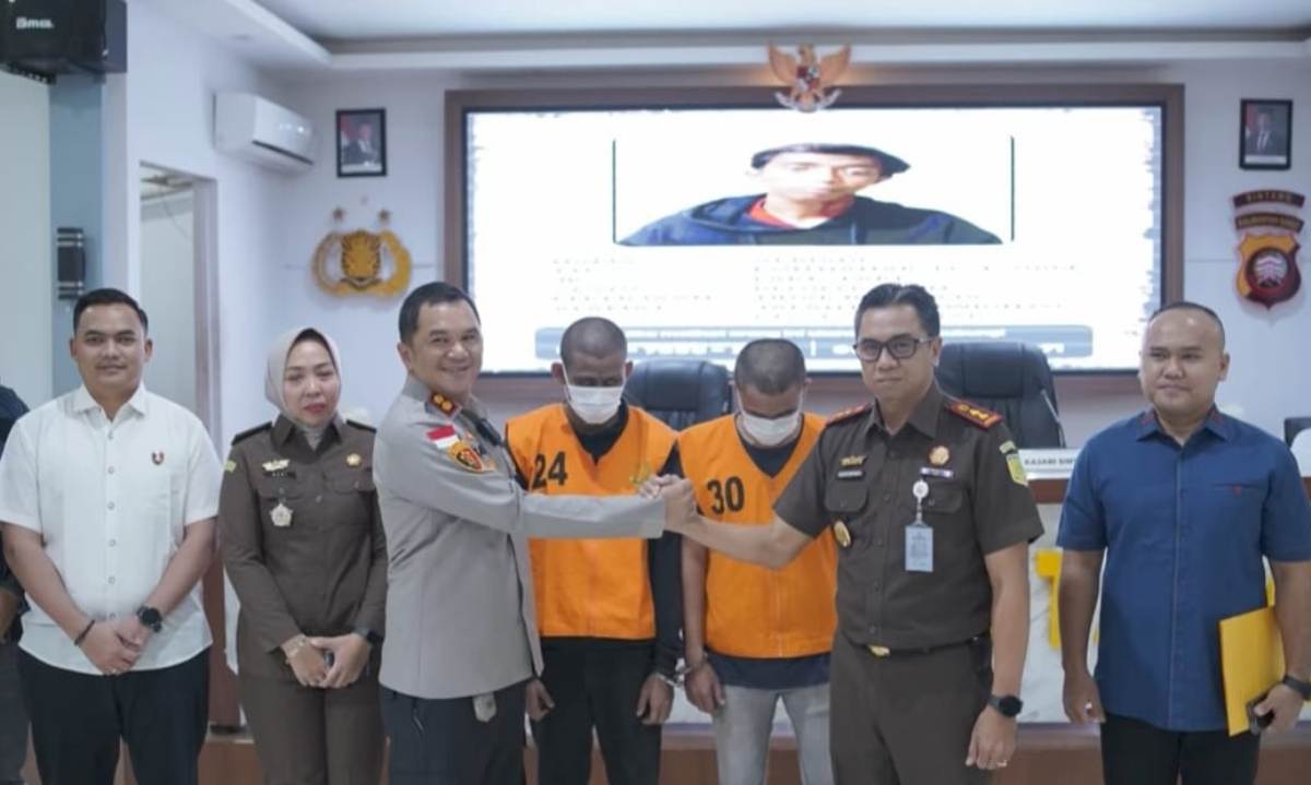 Dua tahanan yang kabur dari Rutan Pontianak berhasil ditangkap lagi oleh tim gabungan Satreskrim Polres Sintang dan Kejaksaan Negeri Sintang. 