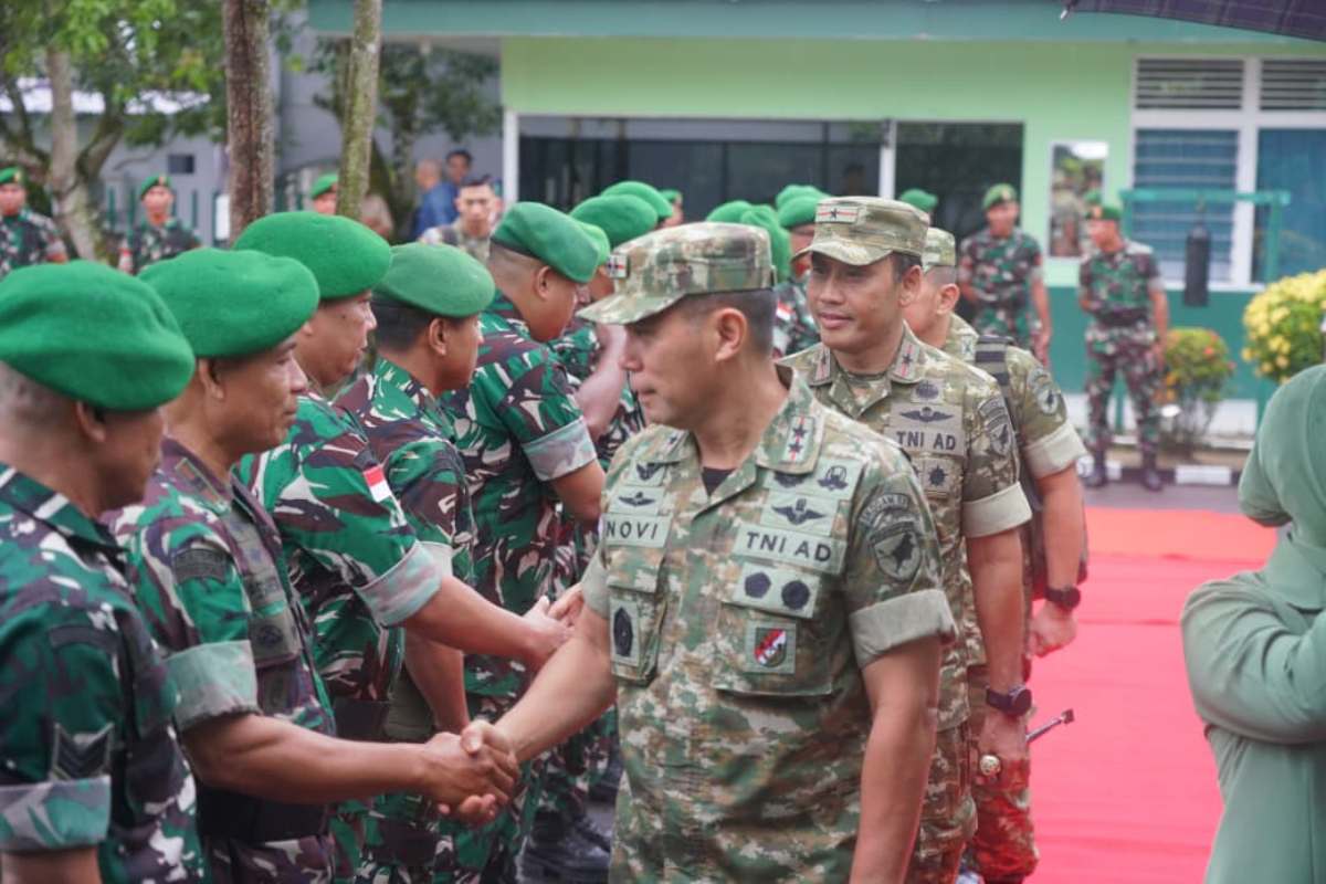 Panglima Kodam XII/Tanjungpura Mayjen TNI Novi Rubadi Sugito menekankan saat melakukan kunjungan kerja ke sejumlah satuan di Kabupaten Sintang.