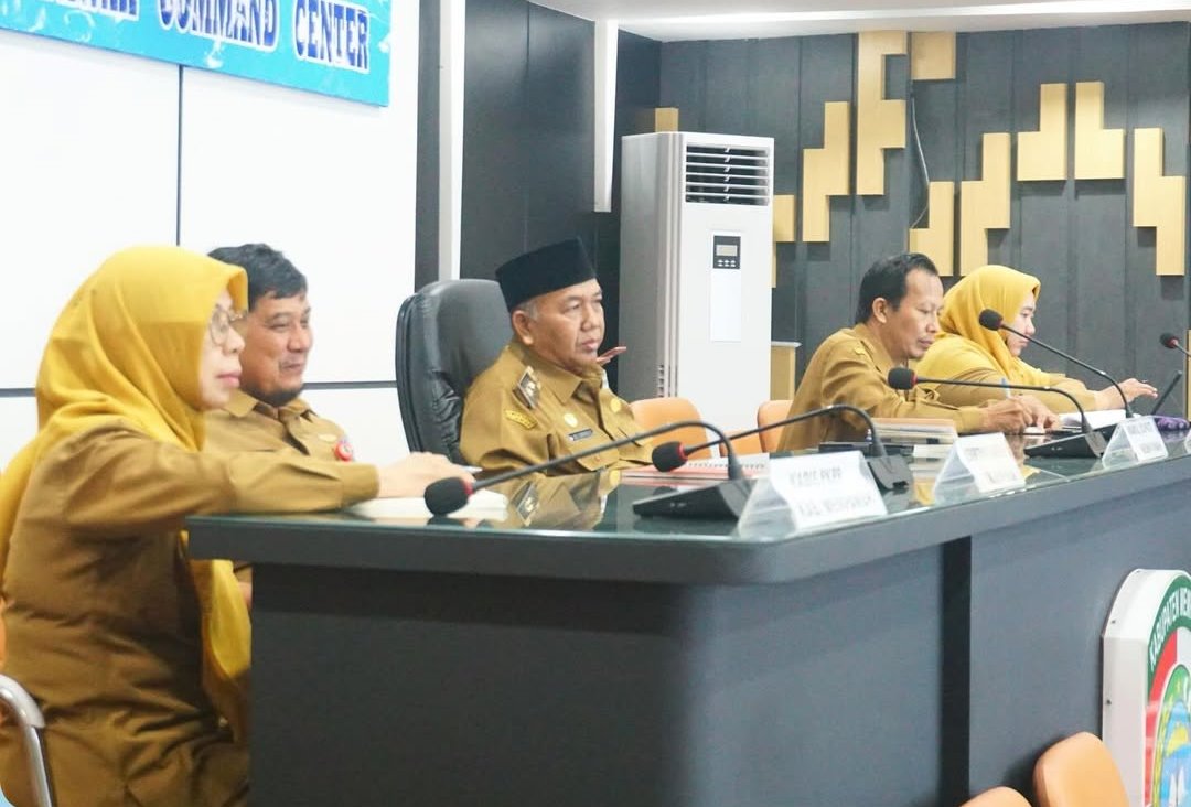 PERTEMUAN: Wabup Juli Suryadi mengikuti Rapat Evaluasi Penyusunan Dokumen Lingkungan.